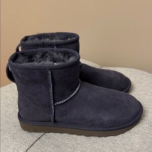 UGG Classic Mini II